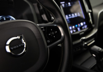 Подержанный автомобиль Volvo XC60 2020 года (20 фото)
