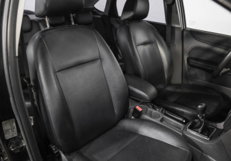 Подержанный автомобиль Ford Focus Hatchback 2006 года (18 фото)