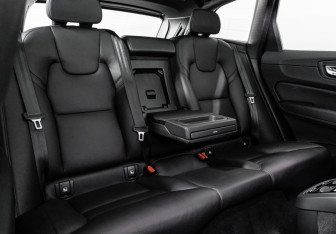 Подержанный автомобиль Volvo XC60 2019 года (28 фото)