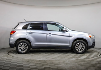 Подержанный автомобиль Mitsubishi ASX 2012 года (4 фото)