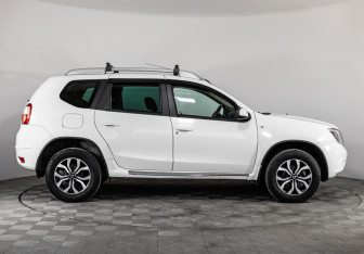 Подержанный автомобиль Nissan Terrano 2014 года (4 фото)