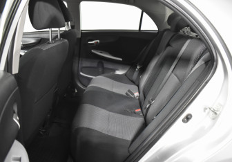 Подержанный автомобиль Toyota Corolla Sedan 2012 года (11 фото)