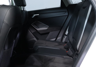 Подержанный автомобиль Audi Q3 2020 года (23 фото)
