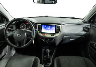 Подержанный автомобиль Kia Rio Sedan 2011 года (13 фото)