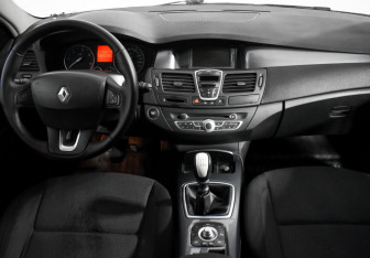 Подержанный автомобиль Renault Laguna Wagon 2009 года (14 фото)