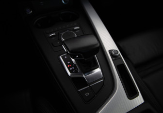 Подержанный автомобиль Audi A5 Liftback 2018 года (26 фото)