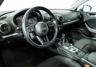 Подержанный автомобиль Audi A3 Sedan 2018 года (11 фото)