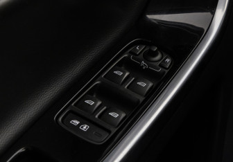 Подержанный автомобиль Volvo XC60 2016 года (17 фото)