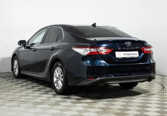 Подержанный автомобиль Toyota Camry Sedan 2019 года (7 фото)