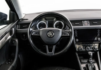Подержанный автомобиль Skoda Octavia Liftback 2019 года (13 фото)