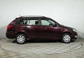 Подержанный автомобиль Skoda Fabia Wagon 2013 года (4 фото)