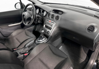 Подержанный автомобиль Peugeot 308 Hatchback 2010 года (13 фото)