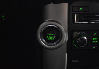 Подержанный автомобиль Toyota Land Cruiser Prado 2013 года (17 фото)