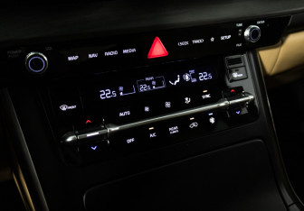 Подержанный автомобиль Kia Carnival 2021 года (16 фото)