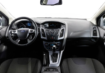 Подержанный автомобиль Ford Focus Hatchback 2013 года (10 фото)