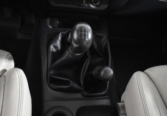 Подержанный автомобиль Mitsubishi L200 2022 года (17 фото)