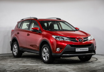 Подержанный автомобиль Toyota RAV4 2014 года (3 фото)