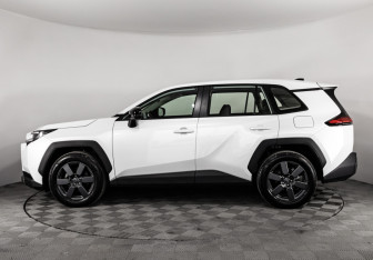 Подержанный автомобиль Toyota RAV4 2026 года (10 фото)