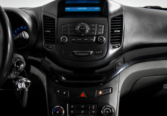 Подержанный автомобиль Chevrolet Orlando 2013 года (17 фото)