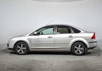 Подержанный автомобиль Ford Focus Sedan 2007 года (8 фото)