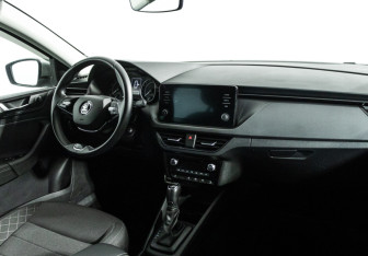 Подержанный автомобиль Skoda Rapid Liftback 2021 года (9 фото)