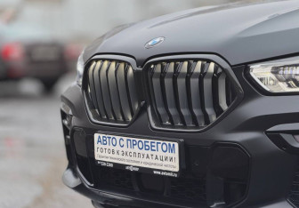 Подержанный автомобиль BMW X6 2020 года (9 фото)