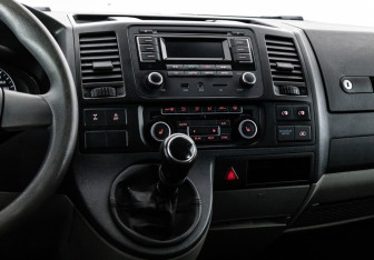 Подержанный автомобиль Volkswagen Caravelle 2014 года (13 фото)