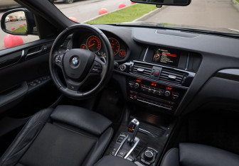 Подержанный автомобиль BMW X4 2015 года (9 фото)