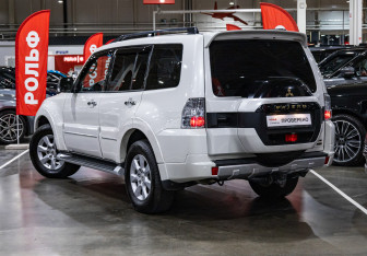 Подержанный автомобиль Mitsubishi Pajero 2021 года (8 фото)
