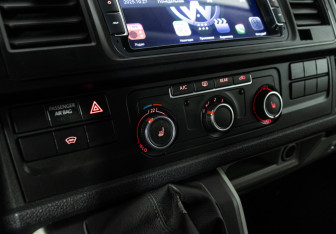 Подержанный автомобиль Volkswagen Caravelle 2015 года (17 фото)