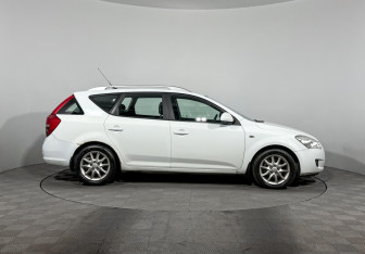 Подержанный автомобиль Kia Ceed Wagon 2008 года (4 фото)