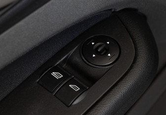 Подержанный автомобиль Ford Focus Sedan 2006 года (15 фото)