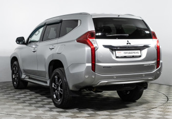 Подержанный автомобиль Mitsubishi Pajero Sport 2018 года (7 фото)