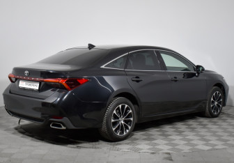 Подержанный автомобиль Toyota Avalon 2022 года (5 фото)