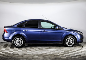 Подержанный автомобиль Ford Focus Sedan 2009 года (4 фото)