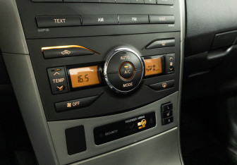 Подержанный автомобиль Toyota Corolla Sedan 2007 года (16 фото)