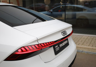 Подержанный автомобиль Audi A7 2022 года (35 фото)