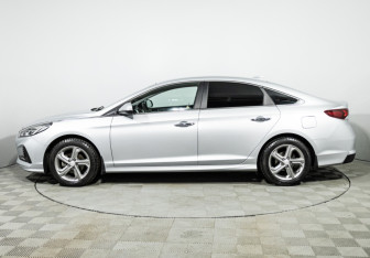 Подержанный автомобиль Hyundai Sonata 2018 года (8 фото)
