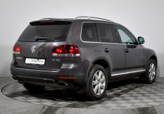 Подержанный автомобиль Volkswagen Touareg 2008 года (5 фото)