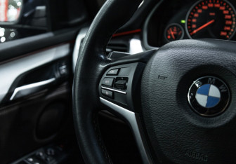 Подержанный автомобиль BMW X5 2015 года (31 фото)