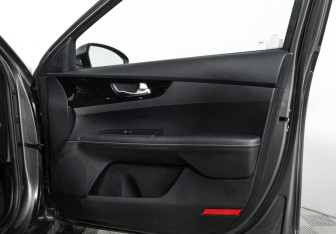 Подержанный автомобиль Kia Cerato Sedan 2020 года (29 фото)