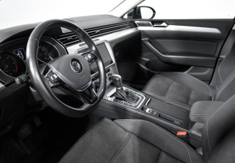 Подержанный автомобиль Volkswagen Passat Sedan 2017 года (9 фото)
