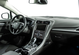 Подержанный автомобиль Ford Mondeo Sedan 2015 года (9 фото)