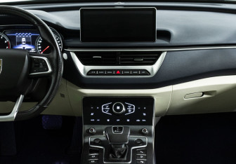 Подержанный автомобиль Hongqi H5 2022 года (14 фото)