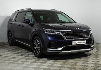 Подержанный автомобиль Kia Carnival 2023 года (3 фото)