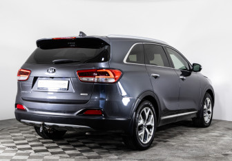 Подержанный автомобиль Kia Sorento 2016 года (5 фото)