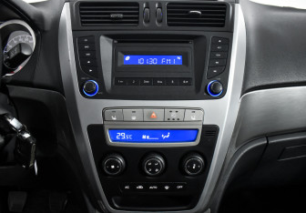 Подержанный автомобиль Geely Emgrand X7 2015 года (16 фото)