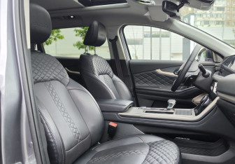 Подержанный автомобиль Exeed TXL 2023 года (12 фото)