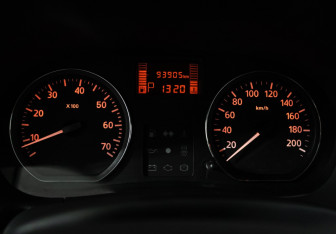 Подержанный автомобиль Nissan Terrano 2014 года (12 фото)