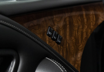 Подержанный автомобиль Infiniti QX80 2017 года (16 фото)